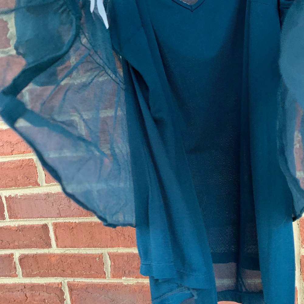 Sheer blouse with solid tank liner - Picture 4 of 6